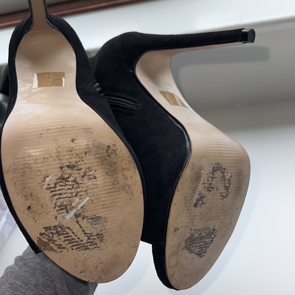 Black open toed booties. Size 5. Suede like material. Aldo. - Picture 10 of 10